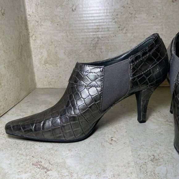 Anne Klein Womens Metallic Croc-Embossed Faux Leather Heeled Booties - Picture 7 of 11